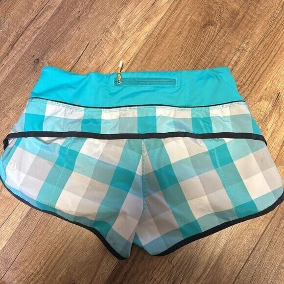 Lululemon athletic short - Picture 2 of 4